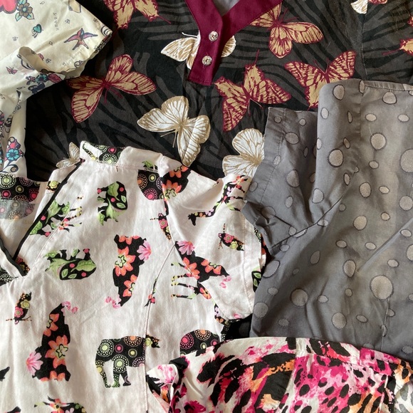 Assorted xs/s scrub tops 8 in total - Picture 4 of 4